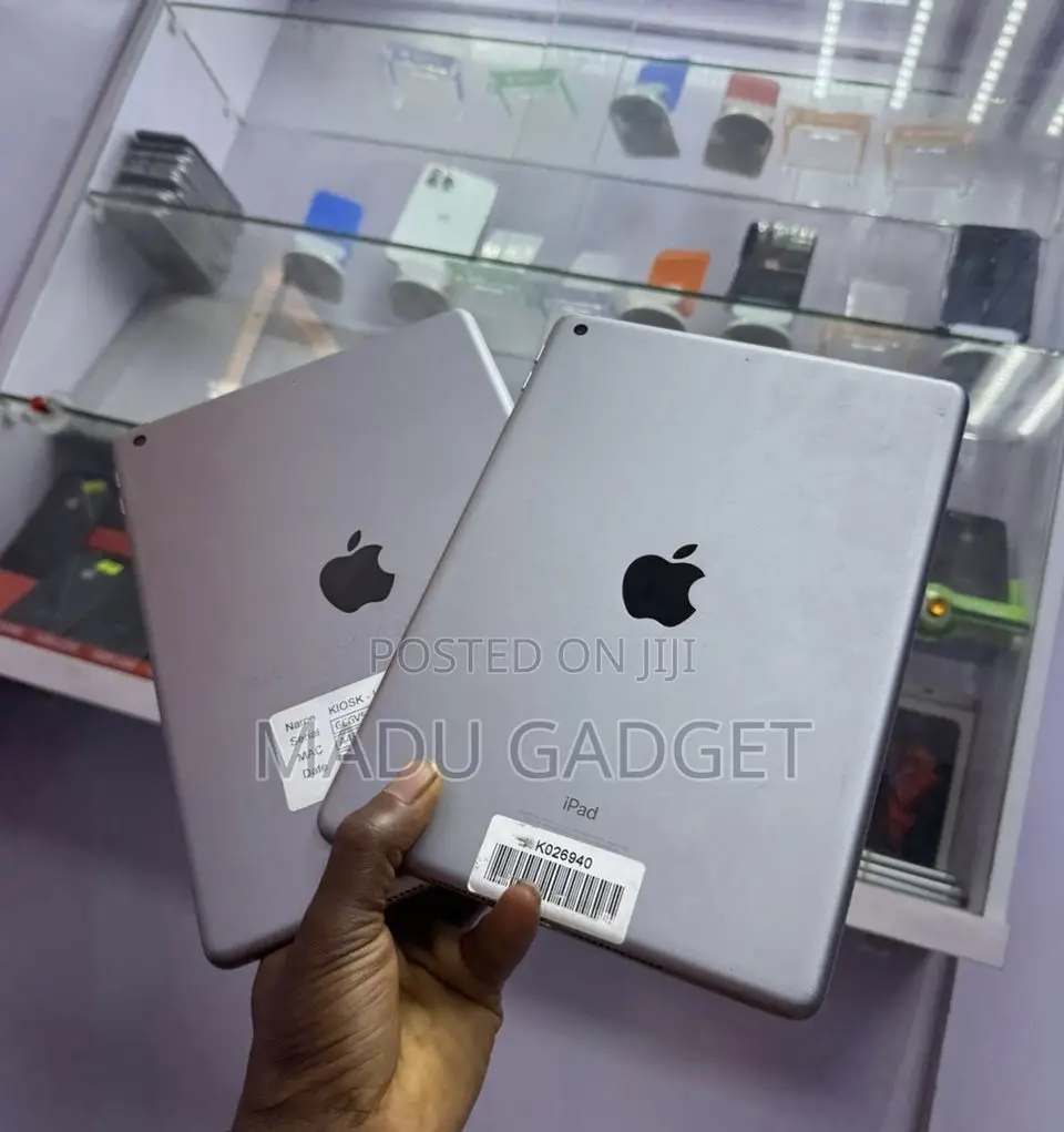 Apple iPad 9.7 32 GB Gray