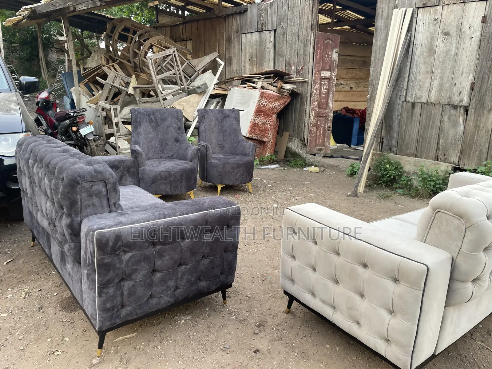 Tufted Back Settee