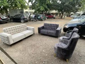 Tufted Back Settee