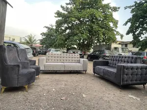 Tufted Back Settee
