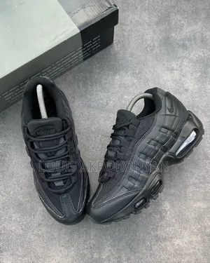 Nike Air Max 95 Triple Black Sneakers