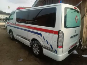 Toyota HiAce 2014 White
