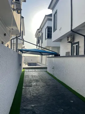 5bdrm Duplex in Chevron for sale