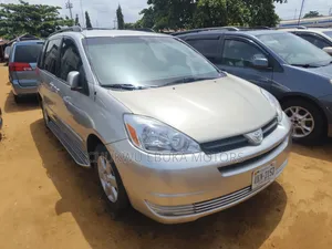 Toyota Sienna LE AWD 2005 Gold