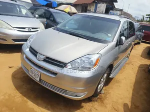 Toyota Sienna LE AWD 2005 Gold