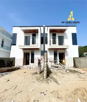 4bdrm Duplex in Chevron for sale