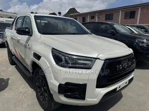 New Toyota Hilux Revo Smart Cab Petrol 2.7 RWD 2022 White