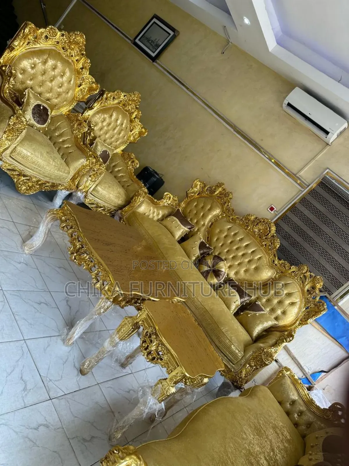 Quality Royal Sofas Wit Centre Table Nd 2 Side Stools