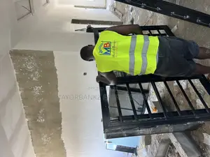Black Frameless Window