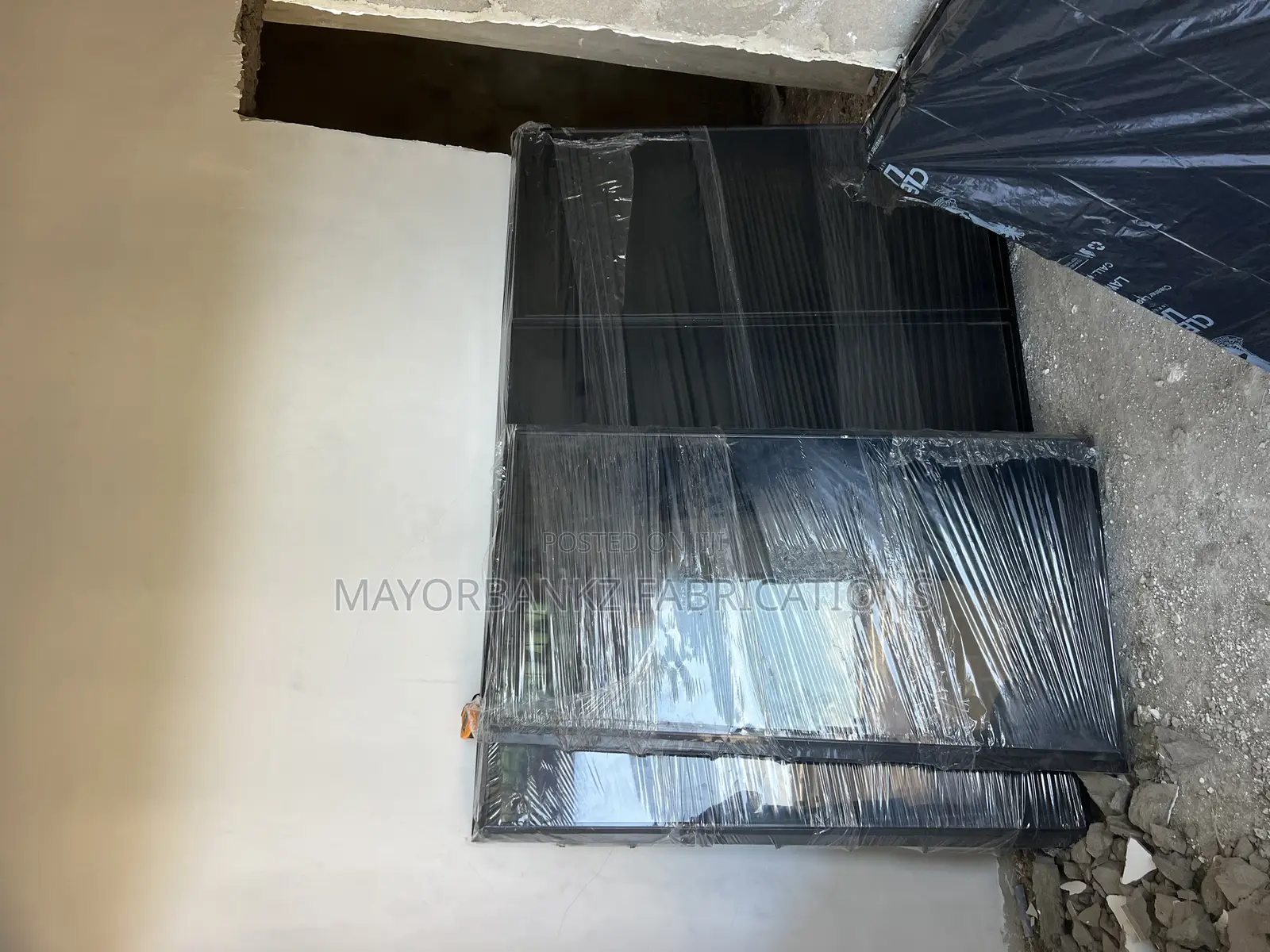 Black Frameless Window