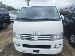 Toyota HiAce 2013 White