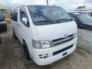 Toyota HiAce 2014 White