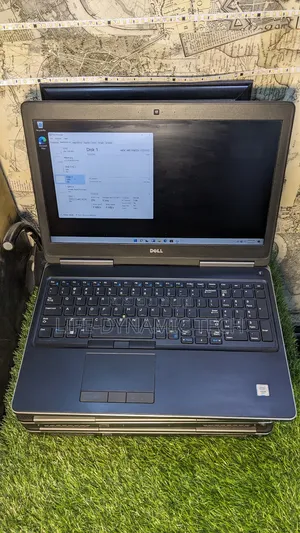 Laptop Dell Precision 7520 16GB Intel Xeon HDD+SSD 128GB