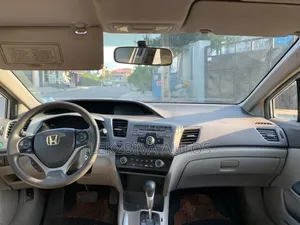 Honda Civic 1.8 5 Door Automatic 2012 Silver