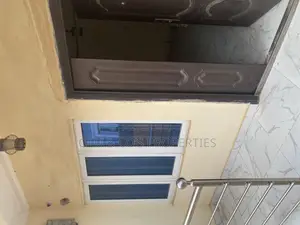 2bdrm Block of Flats in Nut District for rent
