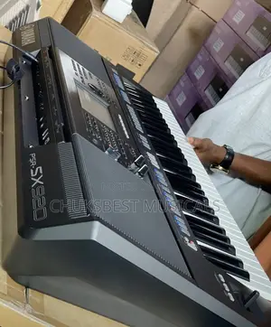 Yamaha PSR-Sx920 Arranger Workstation Keyboard With Adapter
