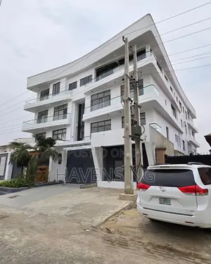 4bdrm Maisonette in Lekki Phase 1 for sale