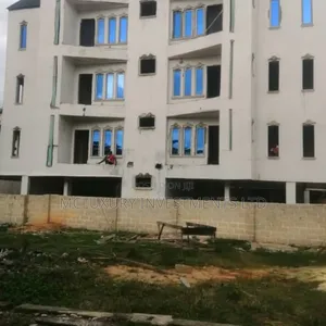 3bdrm Penthouse in Yaba Tech for sale