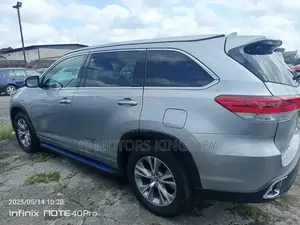 Toyota Highlander LE Plus V6 4x4 (3.5L 6cyl 6A) 2016 Silver