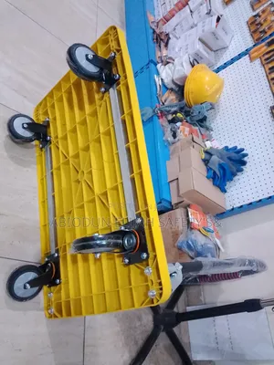 300 to 400 Kg Hand Trolley With Four Tyres