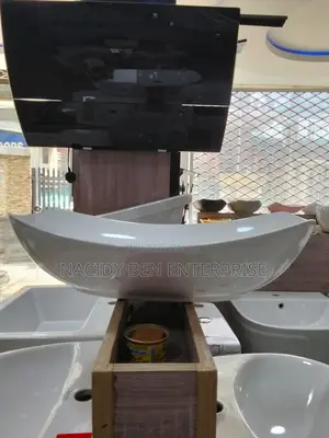 Canoe-Shaped Basin