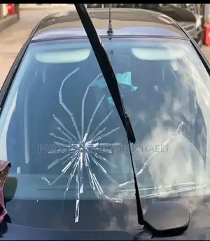 Repair Cracked Car Windscreen. We Seal Cracks