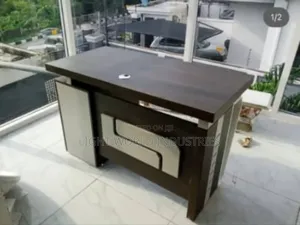 Office Desk With Minn Drawer
