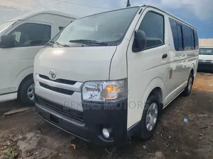 Toyota HiAce 2013 White