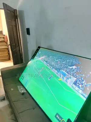Lg Smart Uhd 70inhes Tv With Hdmi Cable