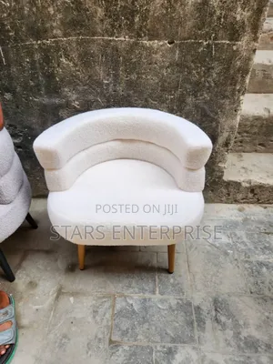 Comfortable Arm Chair for Homes