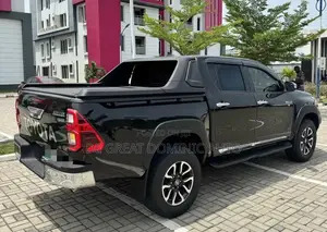 Automatic Rolling Boot Cover With TRD Spoiler Hilux