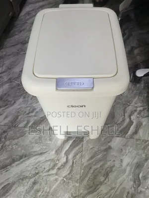 25ltr Plastic Waste Bin With Opening Pedal.