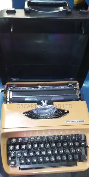 Privileg 270s Portable Manual Typewriter (In Box)
