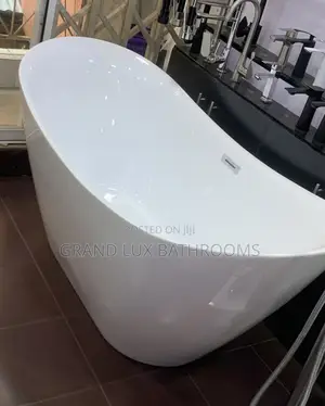 Freestanding Acrylic Bathtub Elegant Soaking Tub