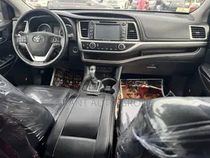 Toyota Highlander Limited Platinum 4x4 V6 (3.5L 6cyl 8A) 2017 Gray