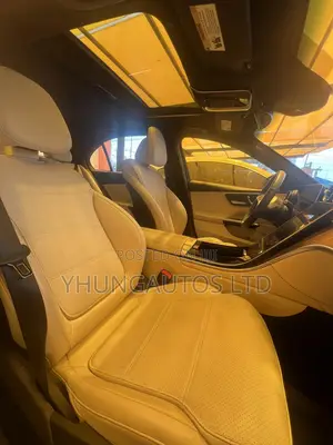 Mercedes-Benz C300 2023 White