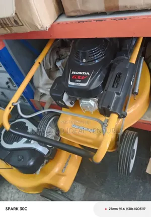 Globalpower Lawnmower With a Honda GXV Engine.