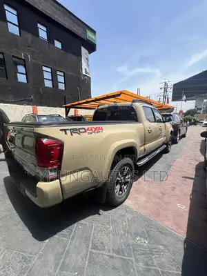 Toyota Tacoma 2017 Yellow