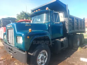 Foreign Used Rmodel Mack Ten Tyres Dump Truck Superb 12valve