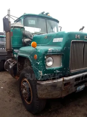 Foreign Used 12valve R Model Mack Ten Tyres Head Truck Doubl