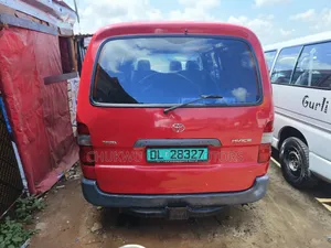 Toyota HiAce 2004 Red