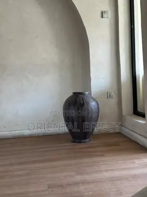 Camelot Pot (Vertical Stroked)