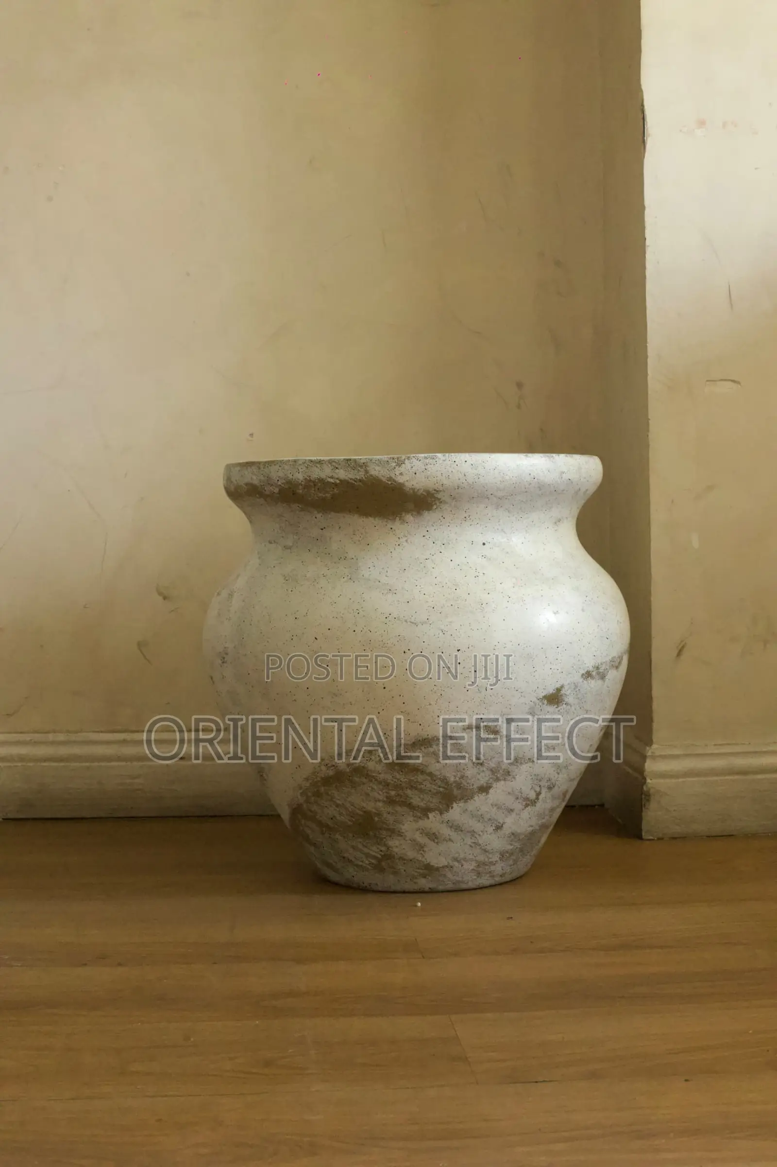 Ikko Pot (White Spiral)