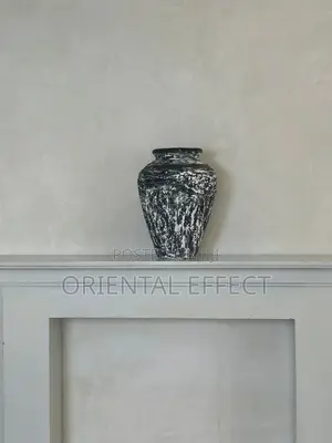 Vick Vase (Black Wash)