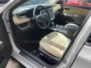 Toyota Avalon XLE Sedar FWD (3.5L 6cyl 6A) 2013 White