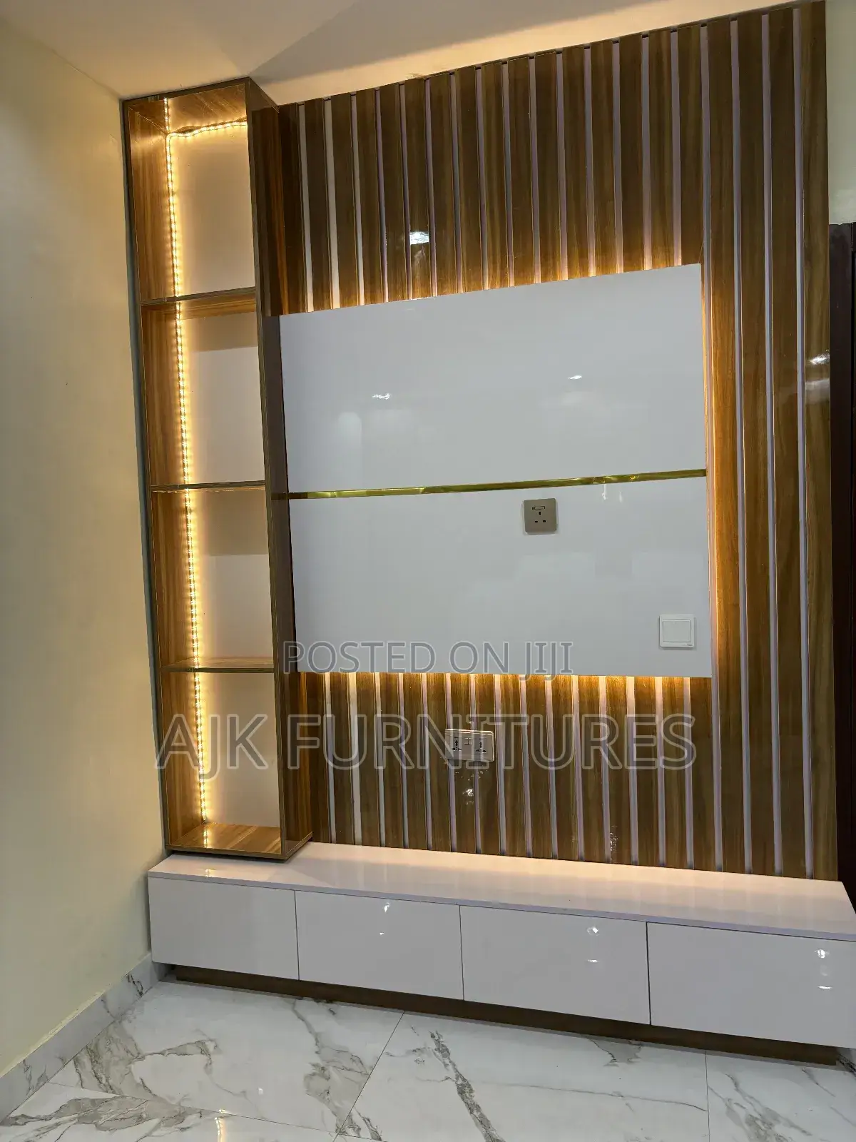 Uunique Television Unit