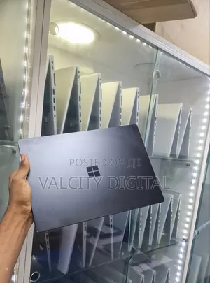 Laptop Microsoft Surface Laptop 5 16GB Intel Core i7 SSD 512GB