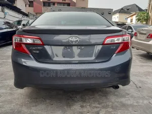 Toyota Camry SE 4dr Sedan (2.5L 4cyl 6A) 2012 Gray