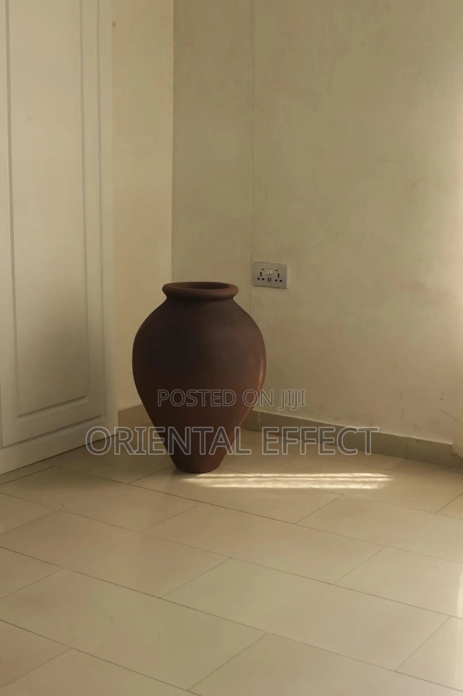 Ampora Pot (Chrome Brown)