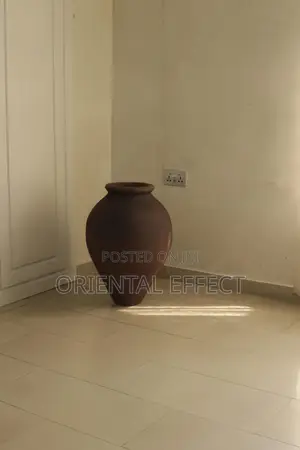 Ampora Pot (Chrome Brown)